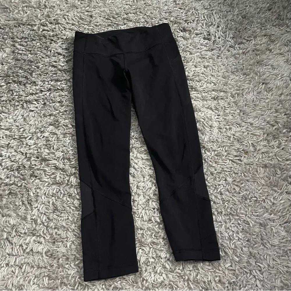 Lululemon black 21” leggings size 6